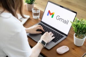 Cómo conectar tu correo corporativo a Gmail (escritorio y móvil)